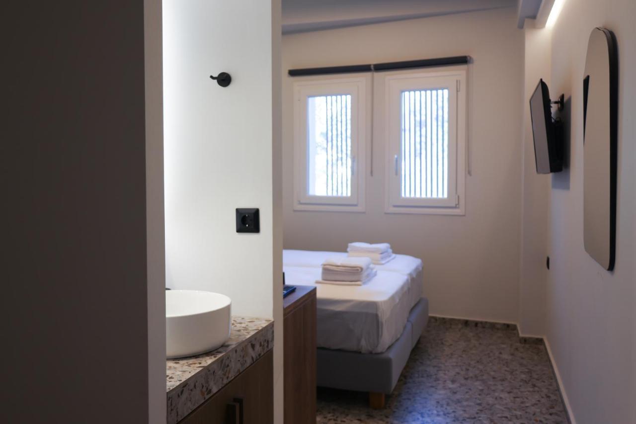 העיירה סקיאתוס Uphill Unique Boutique Suites מראה חיצוני תמונה