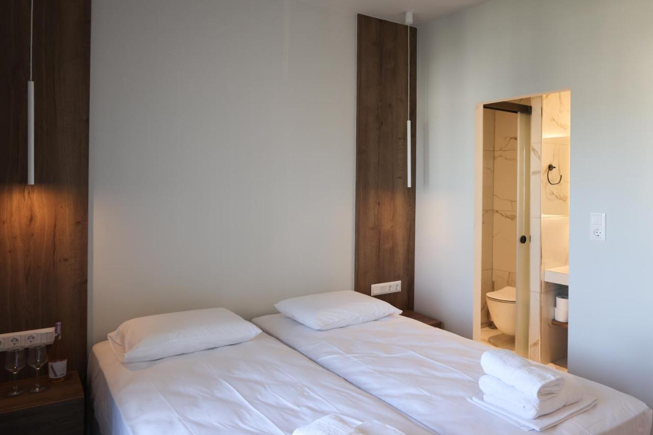 העיירה סקיאתוס Uphill Unique Boutique Suites מראה חיצוני תמונה