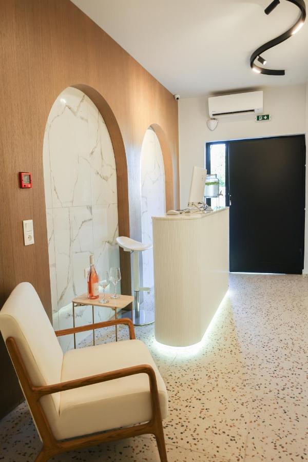 העיירה סקיאתוס Uphill Unique Boutique Suites מראה חיצוני תמונה