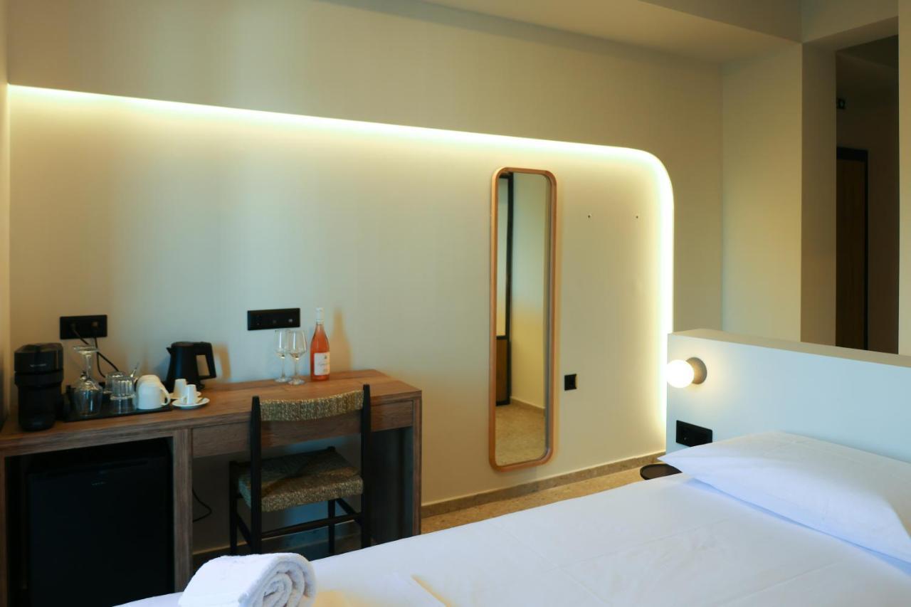 העיירה סקיאתוס Uphill Unique Boutique Suites מראה חיצוני תמונה